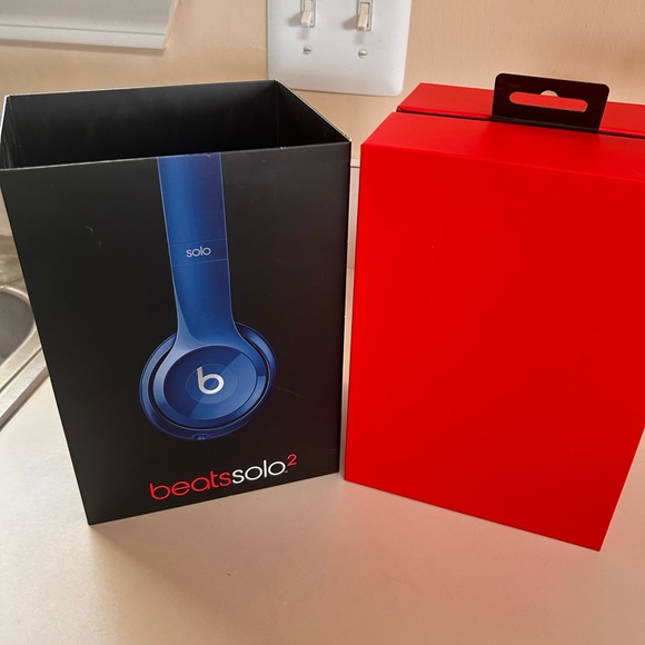 Beats2Box with sticker, and instruction booklet - Picture 1 of 10
